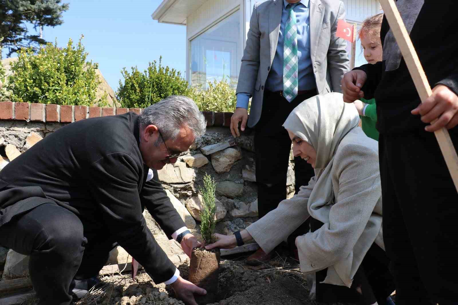 Cumayeri’nde fidanlar toprakla buluştu
