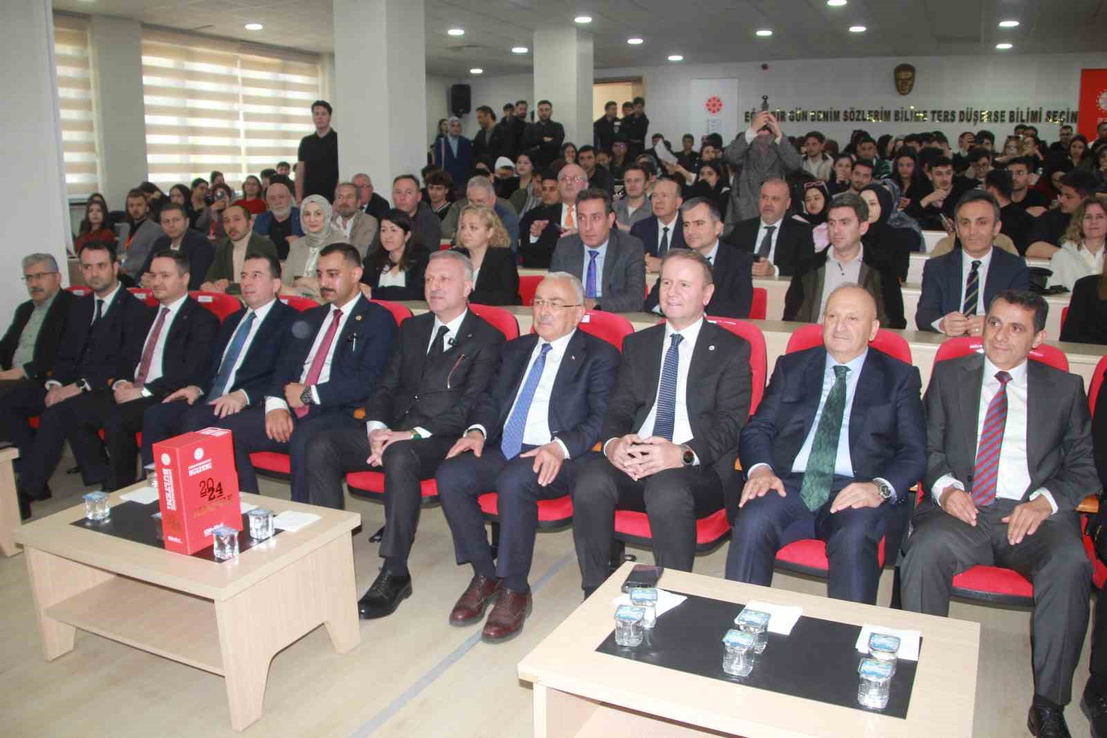 Cumhurbaşkanı Başdanışmanı Saral: "Birçok alanda dezenformasyonla karşı karşıyayız"
