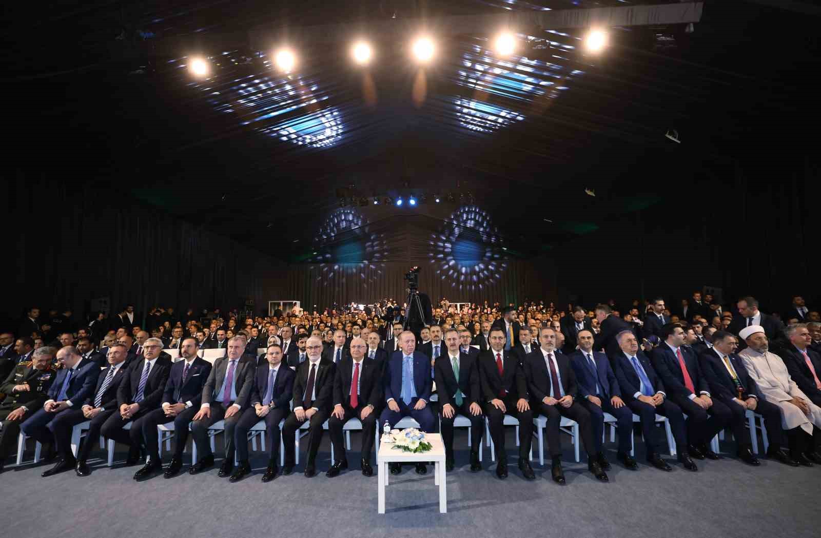 Cumhurbaşkanı Erdoğan: "2028’de 11 milyar dolarlık ihracat hacmini yakalayacak, inşallah savunma ihracatında dünyada ilk 10’a gireceğiz"
Cumhurbaşkanı Erdoğan: "2028’de 11 milyar dolarlık ihracat hacmini yakalayacak, inşallah savunma ihracatında dünyada ilk 10’a gireceğiz"