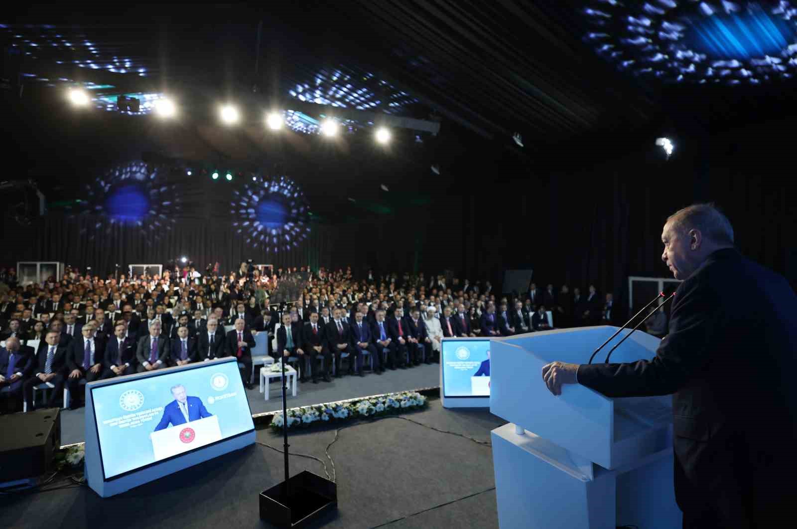 Cumhurbaşkanı Erdoğan: "2028’de 11 milyar dolarlık ihracat hacmini yakalayacak, inşallah savunma ihracatında dünyada ilk 10’a gireceğiz"
Cumhurbaşkanı Erdoğan: "2028’de 11 milyar dolarlık ihracat hacmini yakalayacak, inşallah savunma ihracatında dünyada ilk 10’a gireceğiz"