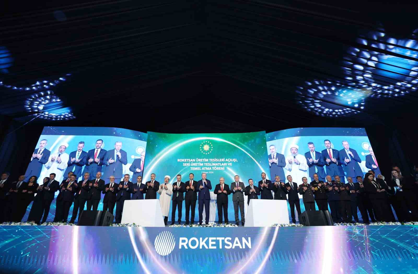 Cumhurbaşkanı Erdoğan: "2028’de 11 milyar dolarlık ihracat hacmini yakalayacak, inşallah savunma ihracatında dünyada ilk 10’a gireceğiz"
Cumhurbaşkanı Erdoğan: "2028’de 11 milyar dolarlık ihracat hacmini yakalayacak, inşallah savunma ihracatında dünyada ilk 10’a gireceğiz"