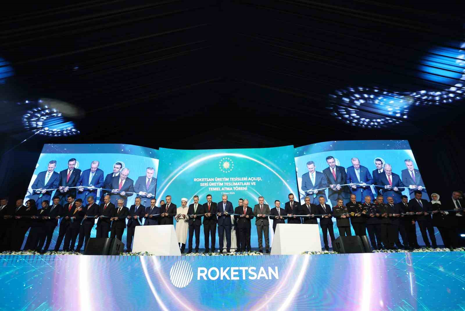 Cumhurbaşkanı Erdoğan: "2028’de 11 milyar dolarlık ihracat hacmini yakalayacak, inşallah savunma ihracatında dünyada ilk 10’a gireceğiz"
Cumhurbaşkanı Erdoğan: "2028’de 11 milyar dolarlık ihracat hacmini yakalayacak, inşallah savunma ihracatında dünyada ilk 10’a gireceğiz"