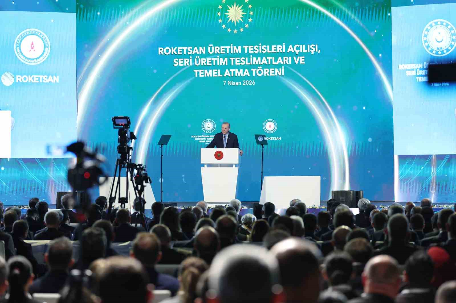 Cumhurbaşkanı Erdoğan: "2028’de 11 milyar dolarlık ihracat hacmini yakalayacak, inşallah savunma ihracatında dünyada ilk 10’a gireceğiz"
Cumhurbaşkanı Erdoğan: "2028’de 11 milyar dolarlık ihracat hacmini yakalayacak, inşallah savunma ihracatında dünyada ilk 10’a gireceğiz"