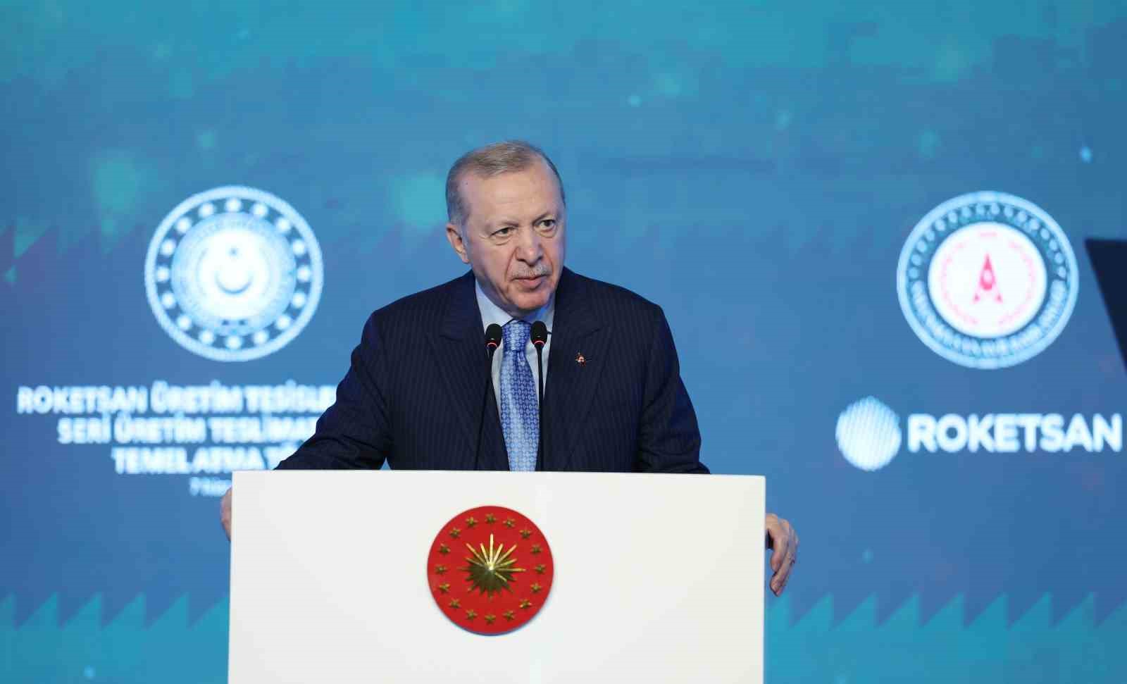 Cumhurbaşkanı Erdoğan: "2028’de 11 milyar dolarlık ihracat hacmini yakalayacak, inşallah savunma ihracatında dünyada ilk 10’a gireceğiz"
Cumhurbaşkanı Erdoğan: "2028’de 11 milyar dolarlık ihracat hacmini yakalayacak, inşallah savunma ihracatında dünyada ilk 10’a gireceğiz"