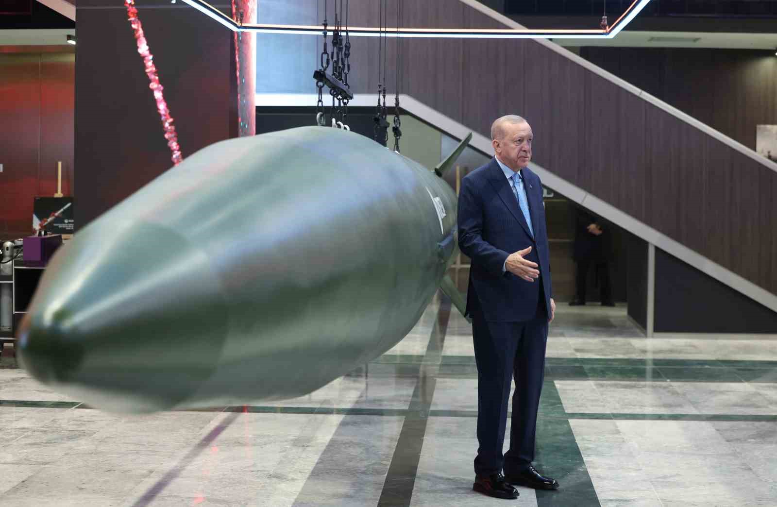 Cumhurbaşkanı Erdoğan: "2028’de 11 milyar dolarlık ihracat hacmini yakalayacak, inşallah savunma ihracatında dünyada ilk 10’a gireceğiz"
Cumhurbaşkanı Erdoğan: "2028’de 11 milyar dolarlık ihracat hacmini yakalayacak, inşallah savunma ihracatında dünyada ilk 10’a gireceğiz"