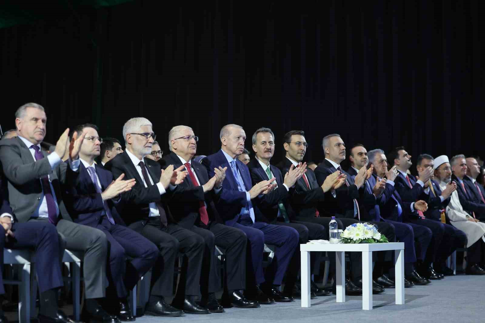 Cumhurbaşkanı Erdoğan: "2028’de 11 milyar dolarlık ihracat hacmini yakalayacak, inşallah savunma ihracatında dünyada ilk 10’a gireceğiz"
Cumhurbaşkanı Erdoğan: "2028’de 11 milyar dolarlık ihracat hacmini yakalayacak, inşallah savunma ihracatında dünyada ilk 10’a gireceğiz"