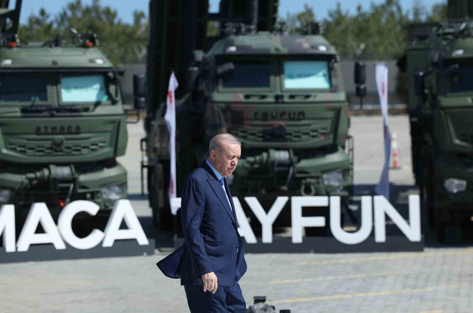 Cumhurbaşkanı Erdoğan: "2028’de 11 milyar dolarlık ihracat hacmini yakalayacak, inşallah savunma ihracatında dünyada ilk 10’a gireceğiz"
Cumhurbaşkanı Erdoğan: "2028’de 11 milyar dolarlık ihracat hacmini yakalayacak, inşallah savunma ihracatında dünyada ilk 10’a gireceğiz"