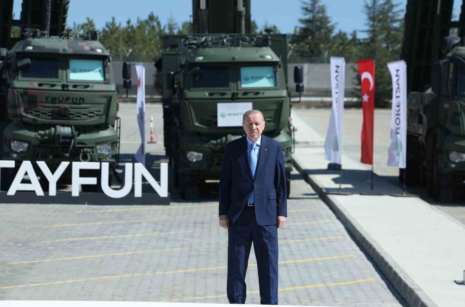 Cumhurbaşkanı Erdoğan: "2028’de 11 milyar dolarlık ihracat hacmini yakalayacak, inşallah savunma ihracatında dünyada ilk 10’a gireceğiz"
Cumhurbaşkanı Erdoğan: "2028’de 11 milyar dolarlık ihracat hacmini yakalayacak, inşallah savunma ihracatında dünyada ilk 10’a gireceğiz"