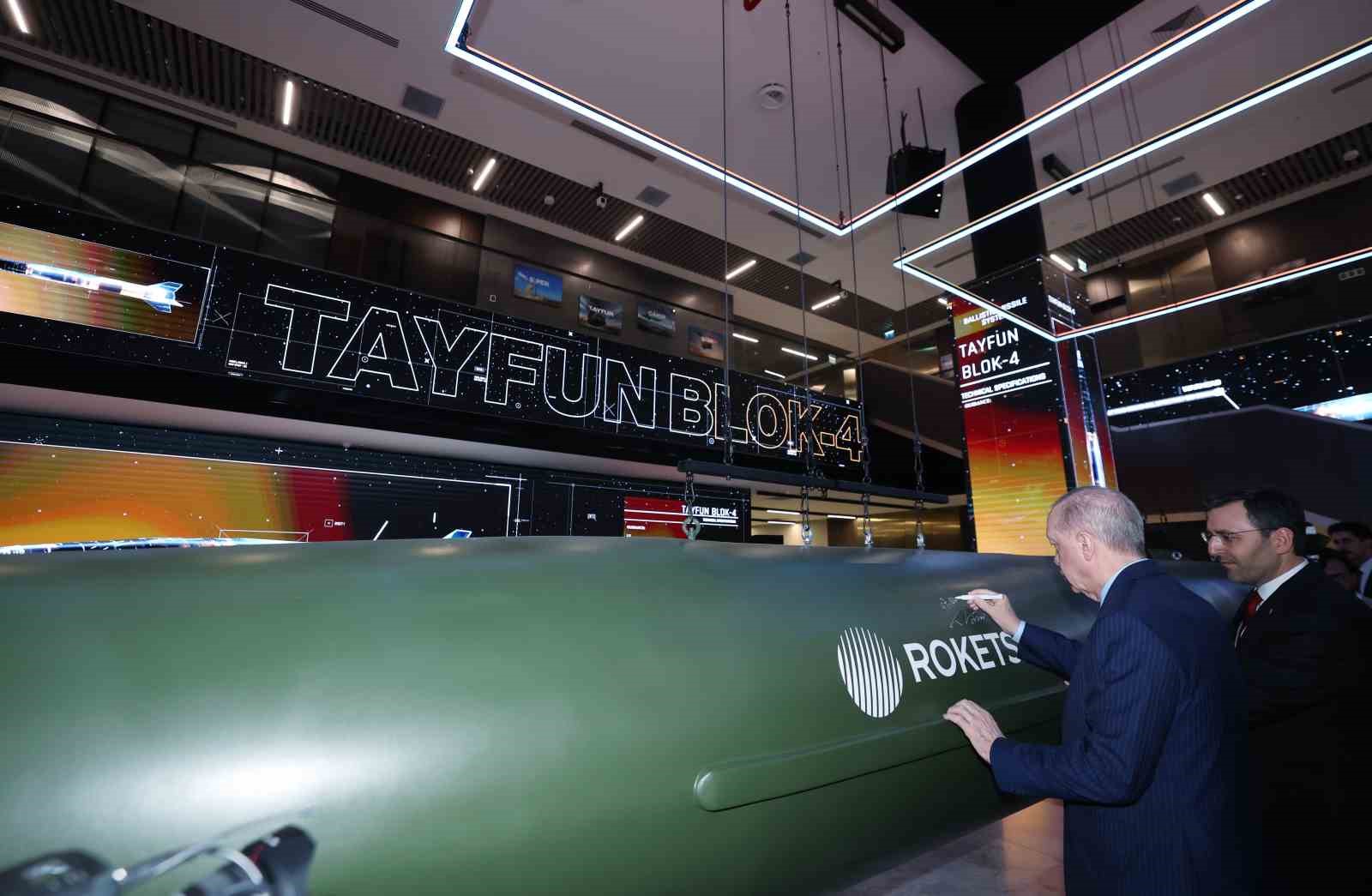 Cumhurbaşkanı Erdoğan: "2028’de 11 milyar dolarlık ihracat hacmini yakalayacak, inşallah savunma ihracatında dünyada ilk 10’a gireceğiz"
Cumhurbaşkanı Erdoğan: "2028’de 11 milyar dolarlık ihracat hacmini yakalayacak, inşallah savunma ihracatında dünyada ilk 10’a gireceğiz"