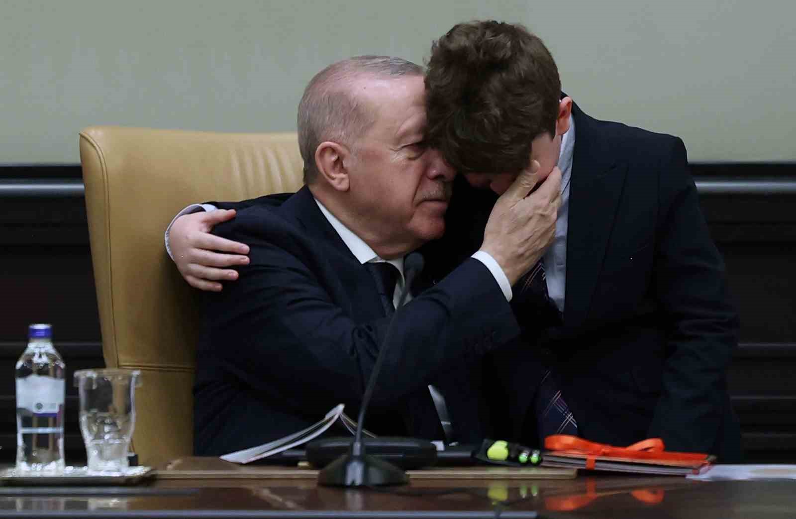 Cumhurbaşkanı Erdoğan, 23 Nisan’da koltuğunu Civan Boran’a devretti
