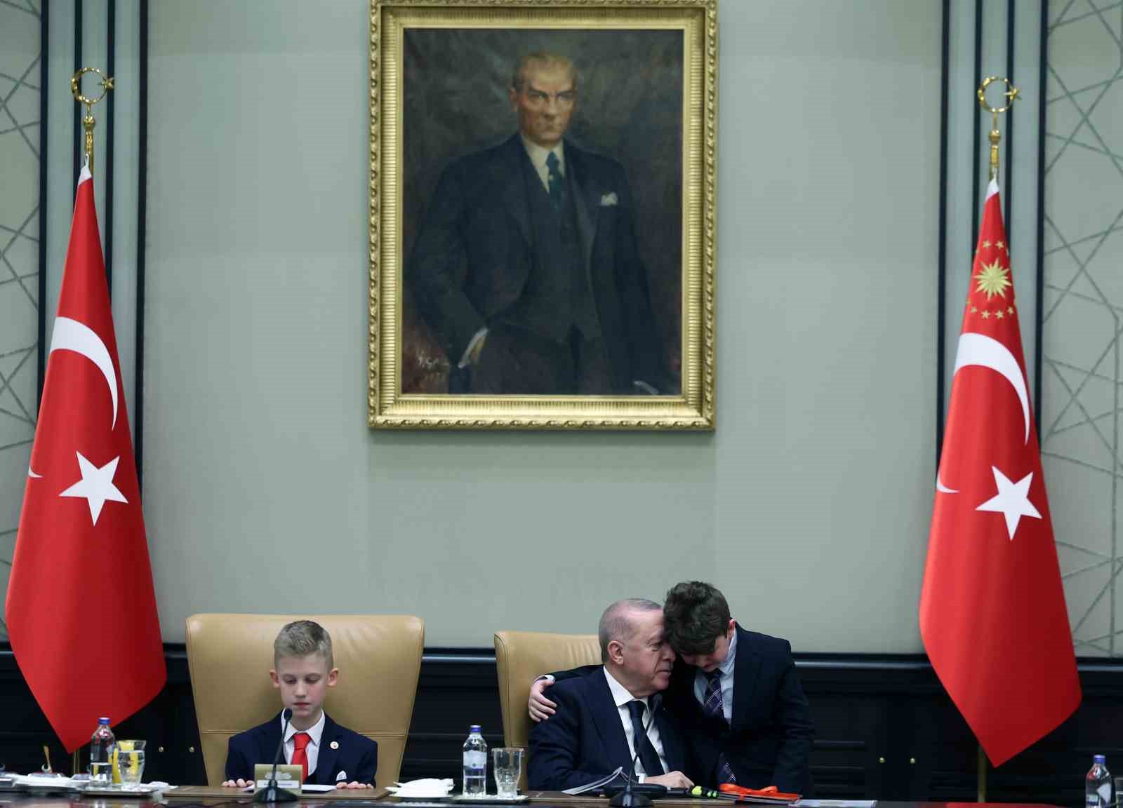 Cumhurbaşkanı Erdoğan, 23 Nisan’da koltuğunu Civan Boran’a devretti
