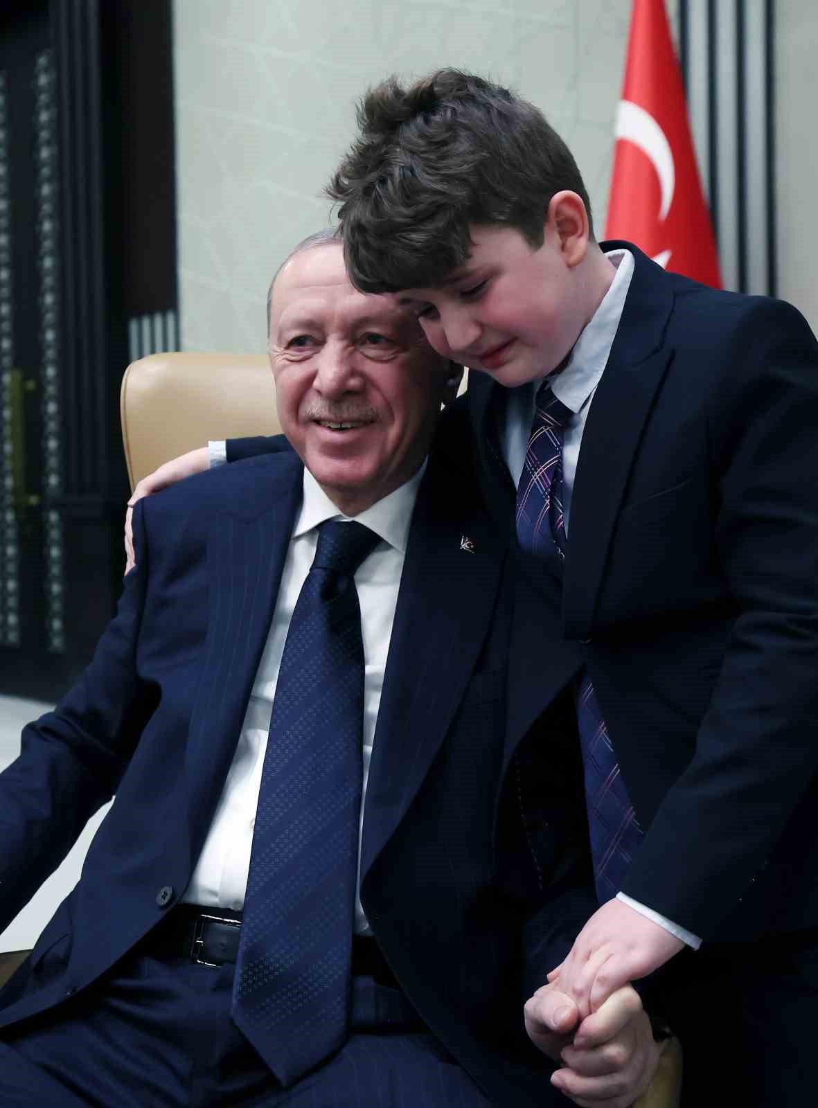 Cumhurbaşkanı Erdoğan, 23 Nisan’da koltuğunu Civan Boran’a devretti
