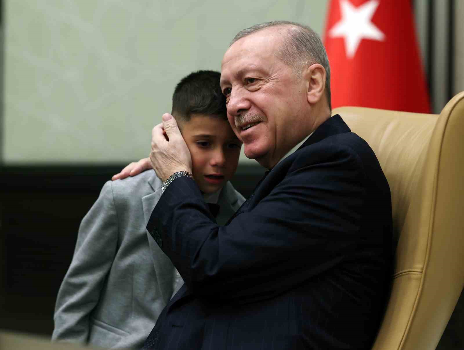 Cumhurbaşkanı Erdoğan, 23 Nisan’da koltuğunu Civan Boran’a devretti
