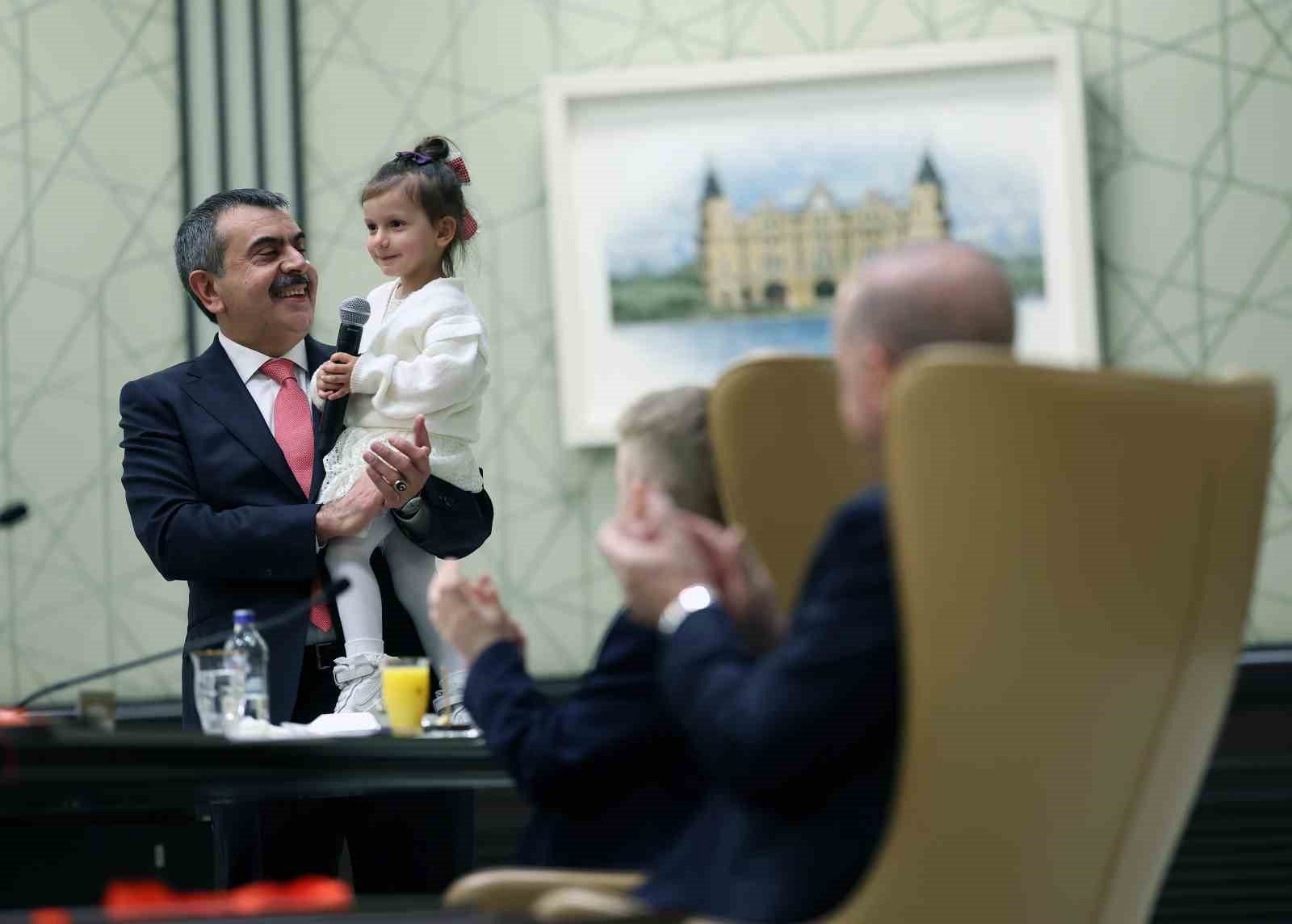 Cumhurbaşkanı Erdoğan, 23 Nisan’da koltuğunu Civan Boran’a devretti
