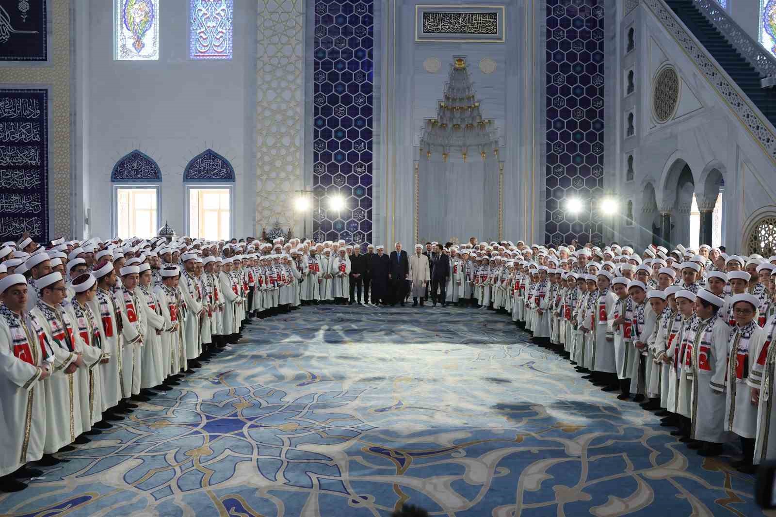 Cumhurbaşkanı Erdoğan, 333 hafızın icazet merasimine katıldı
