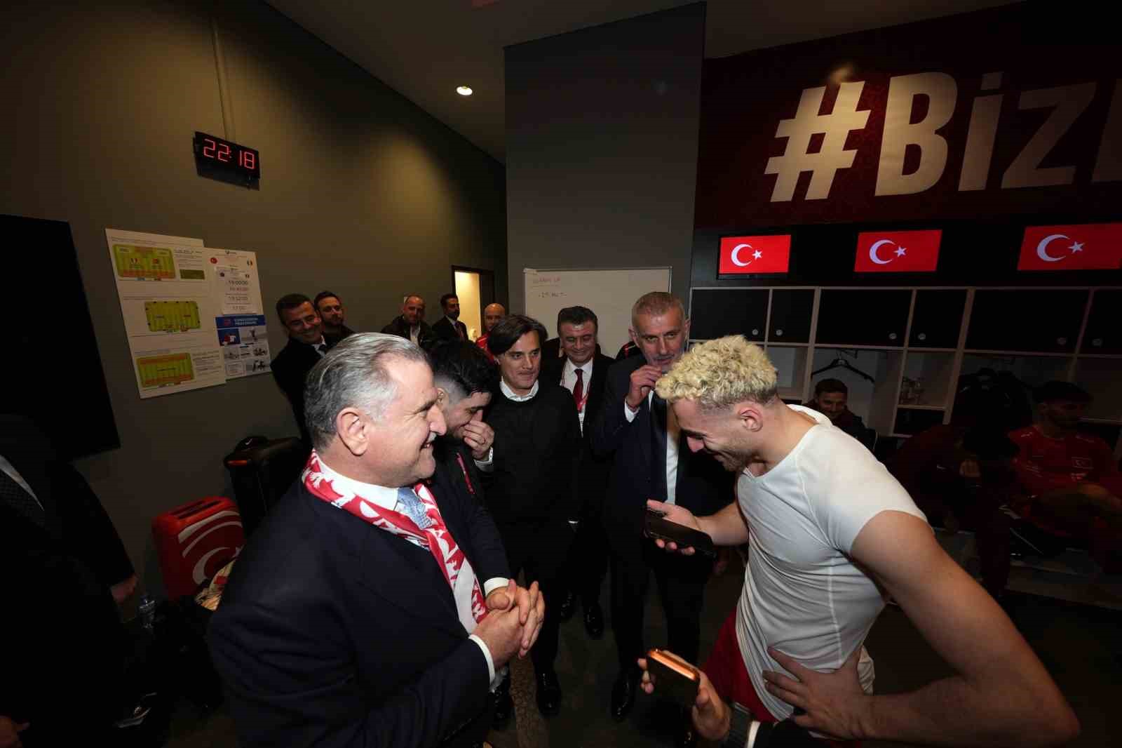 Cumhurbaşkanı Erdoğan, A Milli Futbol Takımı’nı tebrik etti
Cumhurbaşkanı Erdoğan, A Milli Futbol Takımı’nı tebrik etti