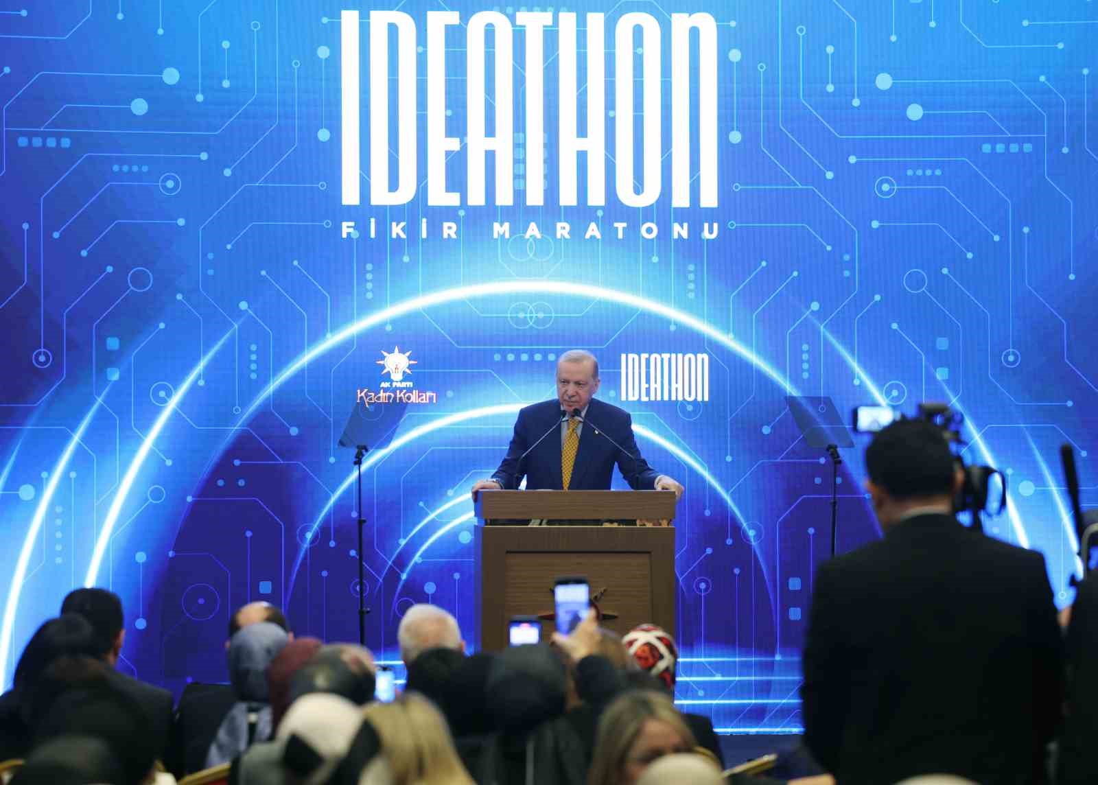 Cumhurbaşkanı Erdoğan: "Ailevi değerlerin muhafazasını bir milli güvenlik ve beka meselesi olarak görüyoruz"
Cumhurbaşkanı Erdoğan: "Ailevi değerlerin muhafazasını bir milli güvenlik ve beka meselesi olarak görüyoruz"