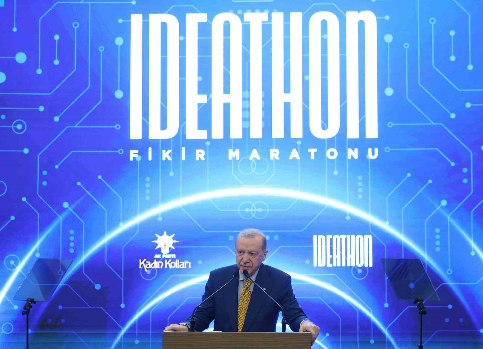 Cumhurbaşkanı Erdoğan: "Ailevi değerlerin muhafazasını bir milli güvenlik ve beka meselesi olarak görüyoruz"
Cumhurbaşkanı Erdoğan: "Ailevi değerlerin muhafazasını bir milli güvenlik ve beka meselesi olarak görüyoruz"