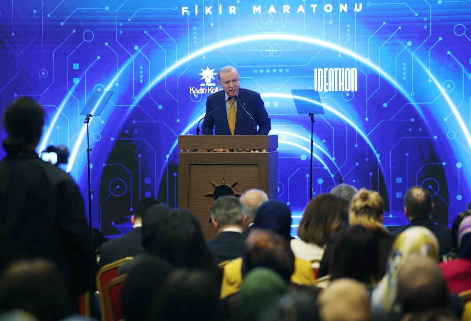 Cumhurbaşkanı Erdoğan: "Ailevi değerlerin muhafazasını bir milli güvenlik ve beka meselesi olarak görüyoruz"
Cumhurbaşkanı Erdoğan: "Ailevi değerlerin muhafazasını bir milli güvenlik ve beka meselesi olarak görüyoruz"