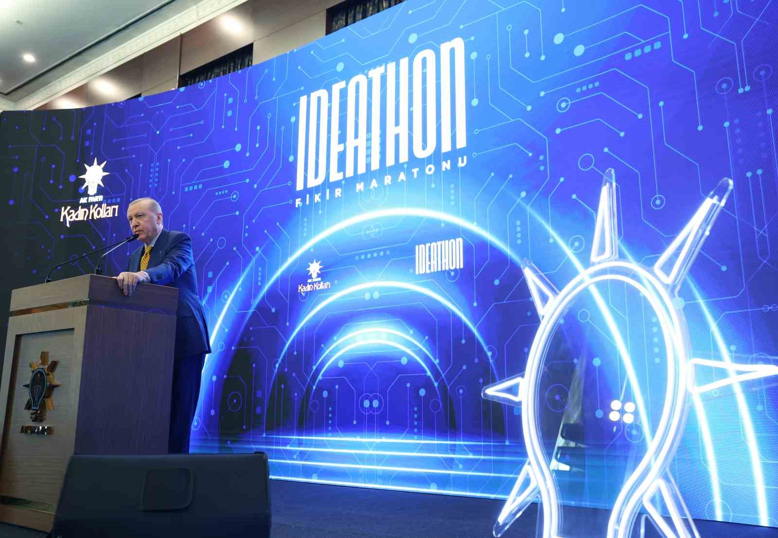 Cumhurbaşkanı Erdoğan: "Ailevi değerlerin muhafazasını bir milli güvenlik ve beka meselesi olarak görüyoruz"
Cumhurbaşkanı Erdoğan: "Ailevi değerlerin muhafazasını bir milli güvenlik ve beka meselesi olarak görüyoruz"