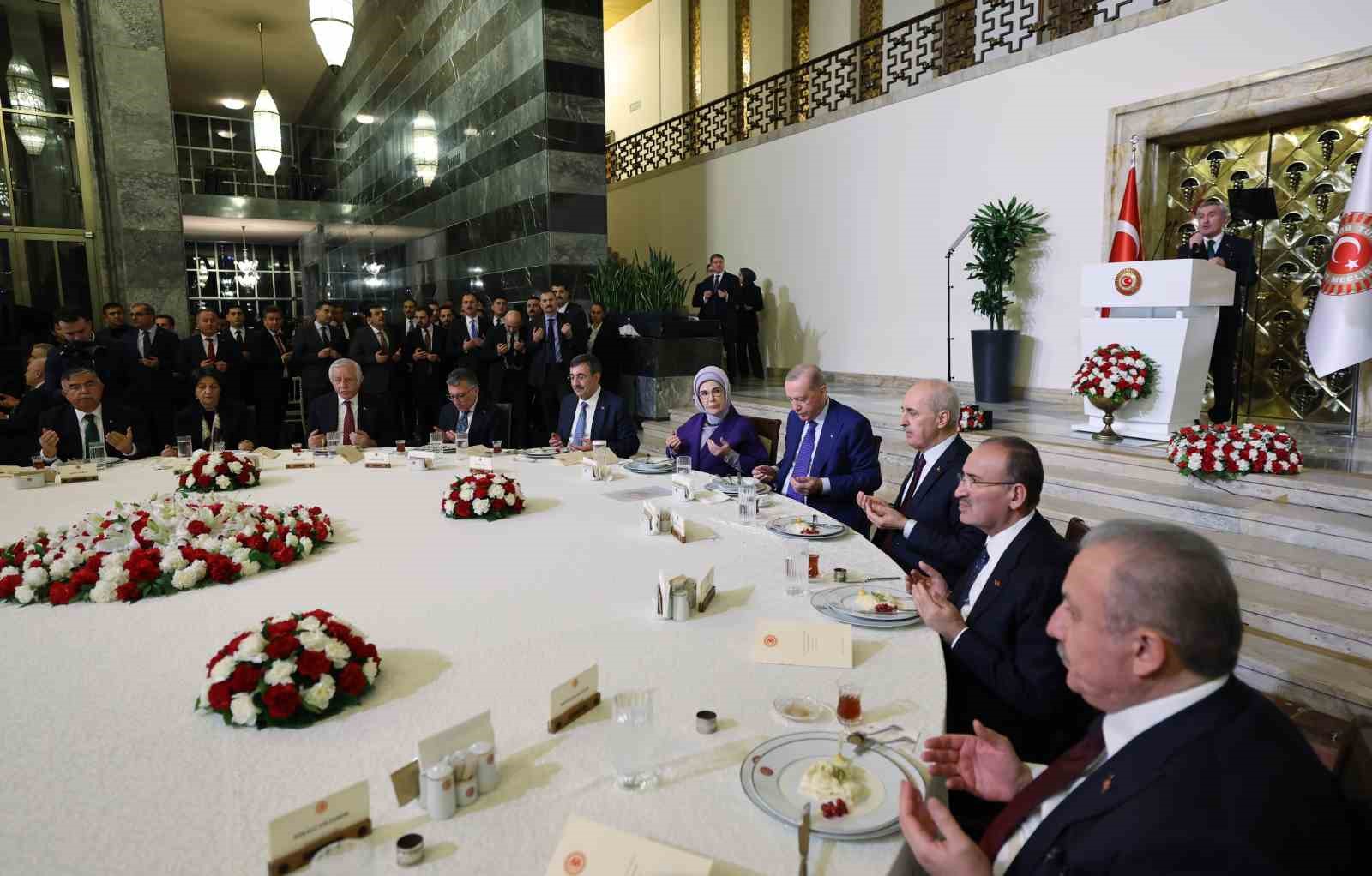 Cumhurbaşkanı Erdoğan: "Biz bölgemizi ve insanlığı ilgilendiren meselelerde asla tarafsız değiliz"
