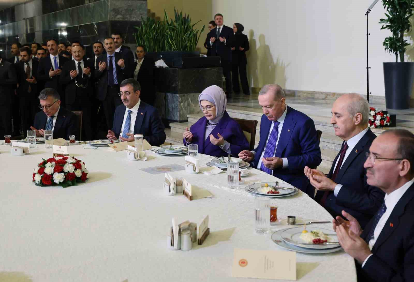 Cumhurbaşkanı Erdoğan: "Biz bölgemizi ve insanlığı ilgilendiren meselelerde asla tarafsız değiliz"
