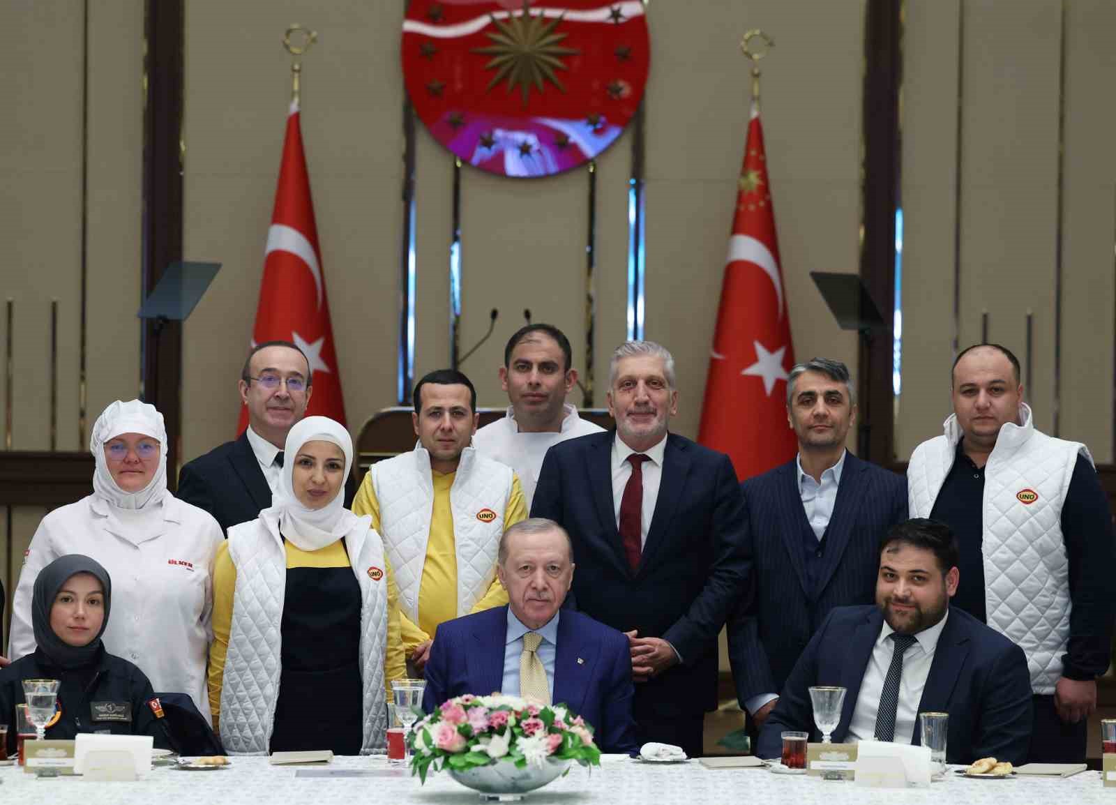 Cumhurbaşkanı Erdoğan: "Biz toplumun her kesiminin hak ve özgürlüklerini genişletmeye odaklanıyoruz"
Cumhurbaşkanı Erdoğan: "Biz toplumun her kesiminin hak ve özgürlüklerini genişletmeye odaklanıyoruz"