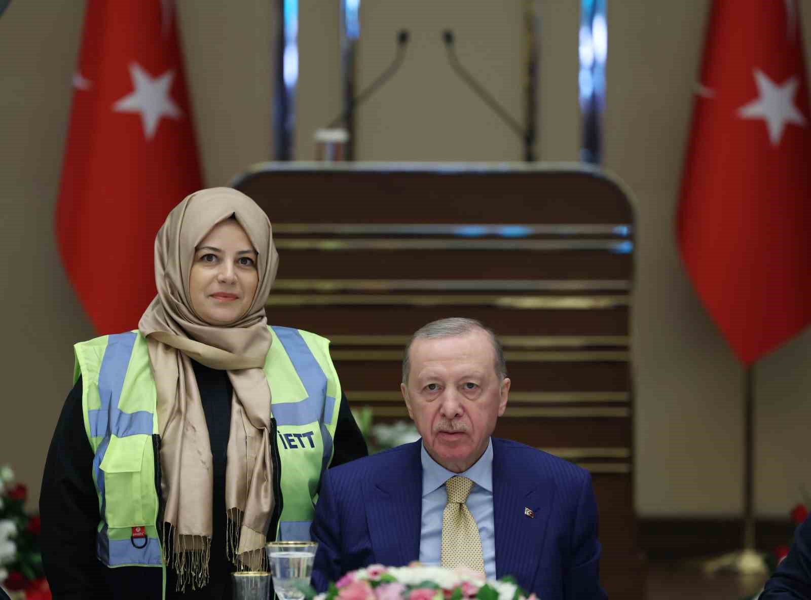 Cumhurbaşkanı Erdoğan: "Biz toplumun her kesiminin hak ve özgürlüklerini genişletmeye odaklanıyoruz"
Cumhurbaşkanı Erdoğan: "Biz toplumun her kesiminin hak ve özgürlüklerini genişletmeye odaklanıyoruz"