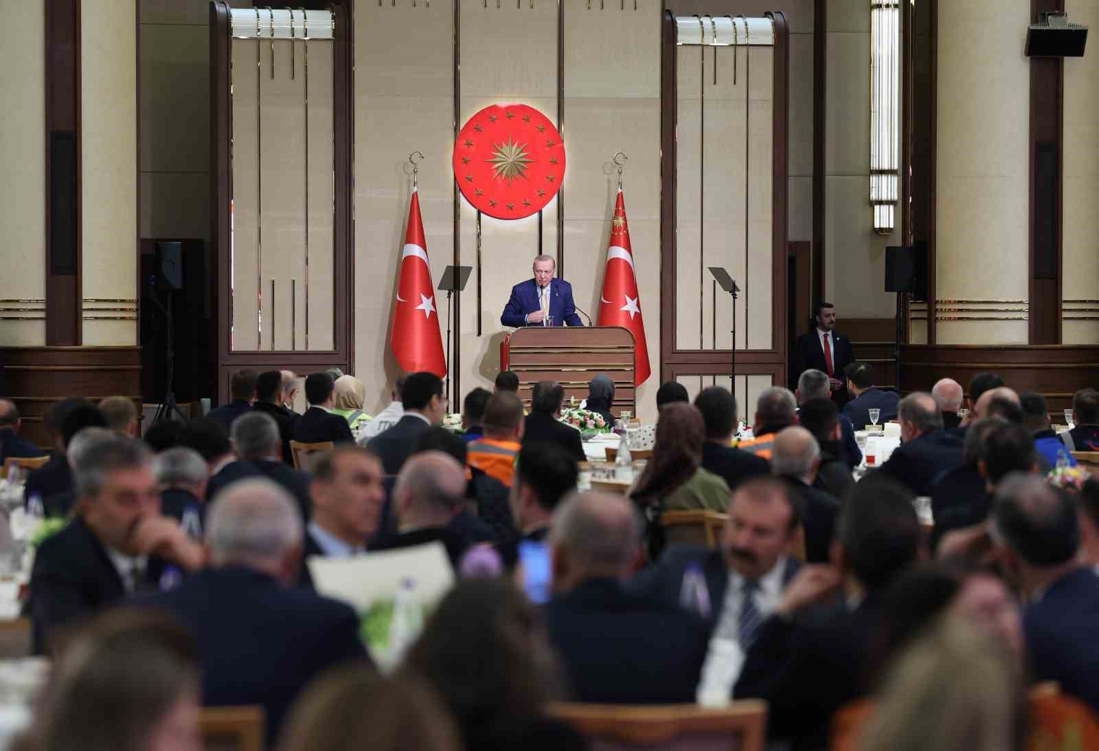 Cumhurbaşkanı Erdoğan: "Biz toplumun her kesiminin hak ve özgürlüklerini genişletmeye odaklanıyoruz"
Cumhurbaşkanı Erdoğan: "Biz toplumun her kesiminin hak ve özgürlüklerini genişletmeye odaklanıyoruz"