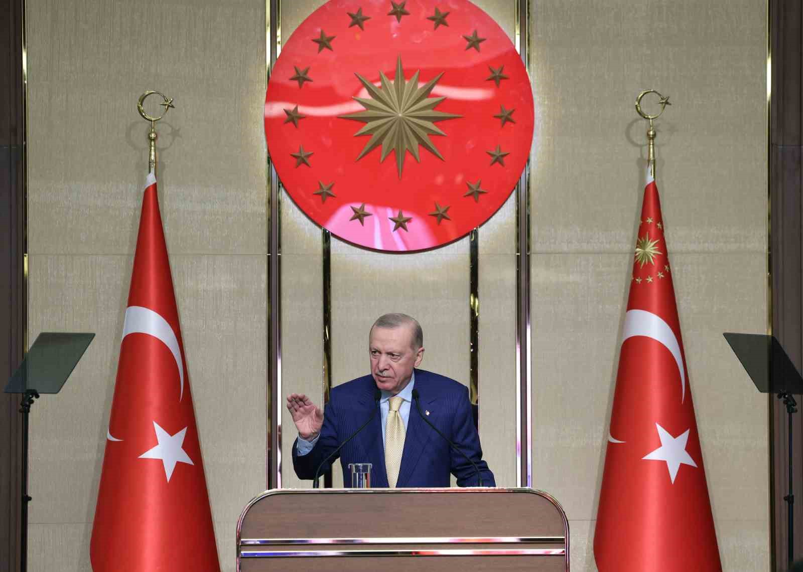 Cumhurbaşkanı Erdoğan: "Biz toplumun her kesiminin hak ve özgürlüklerini genişletmeye odaklanıyoruz"
Cumhurbaşkanı Erdoğan: "Biz toplumun her kesiminin hak ve özgürlüklerini genişletmeye odaklanıyoruz"