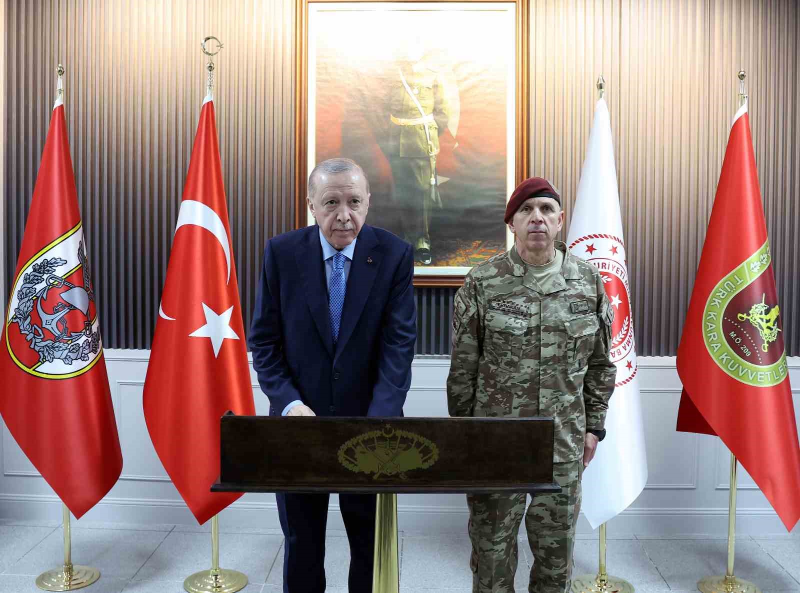 Cumhurbaşkanı Erdoğan: "Bu topraklarda huzur ve barış içinde yaşamak istiyorsak caydırıcılığımızı sürekli arttırmak zorundayız"
Cumhurbaşkanı Erdoğan: "Bu topraklarda huzur ve barış içinde yaşamak istiyorsak caydırıcılığımızı sürekli arttırmak zorundayız"