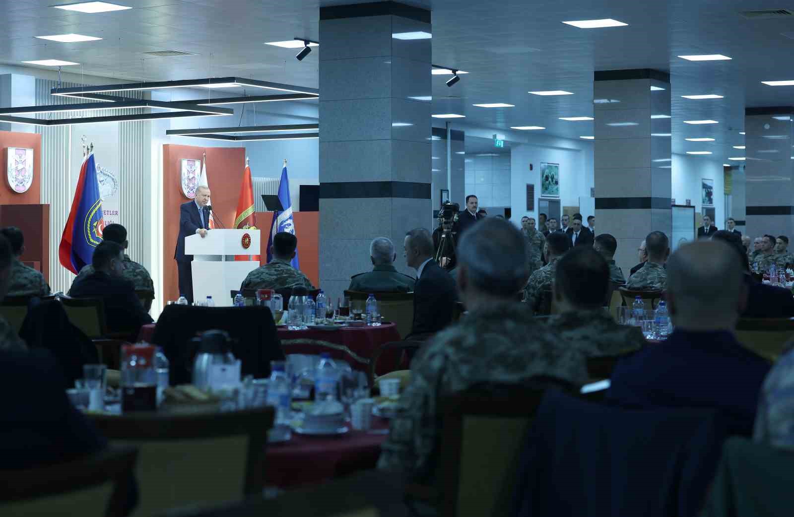 Cumhurbaşkanı Erdoğan: "Bu topraklarda huzur ve barış içinde yaşamak istiyorsak caydırıcılığımızı sürekli arttırmak zorundayız"
Cumhurbaşkanı Erdoğan: "Bu topraklarda huzur ve barış içinde yaşamak istiyorsak caydırıcılığımızı sürekli arttırmak zorundayız"