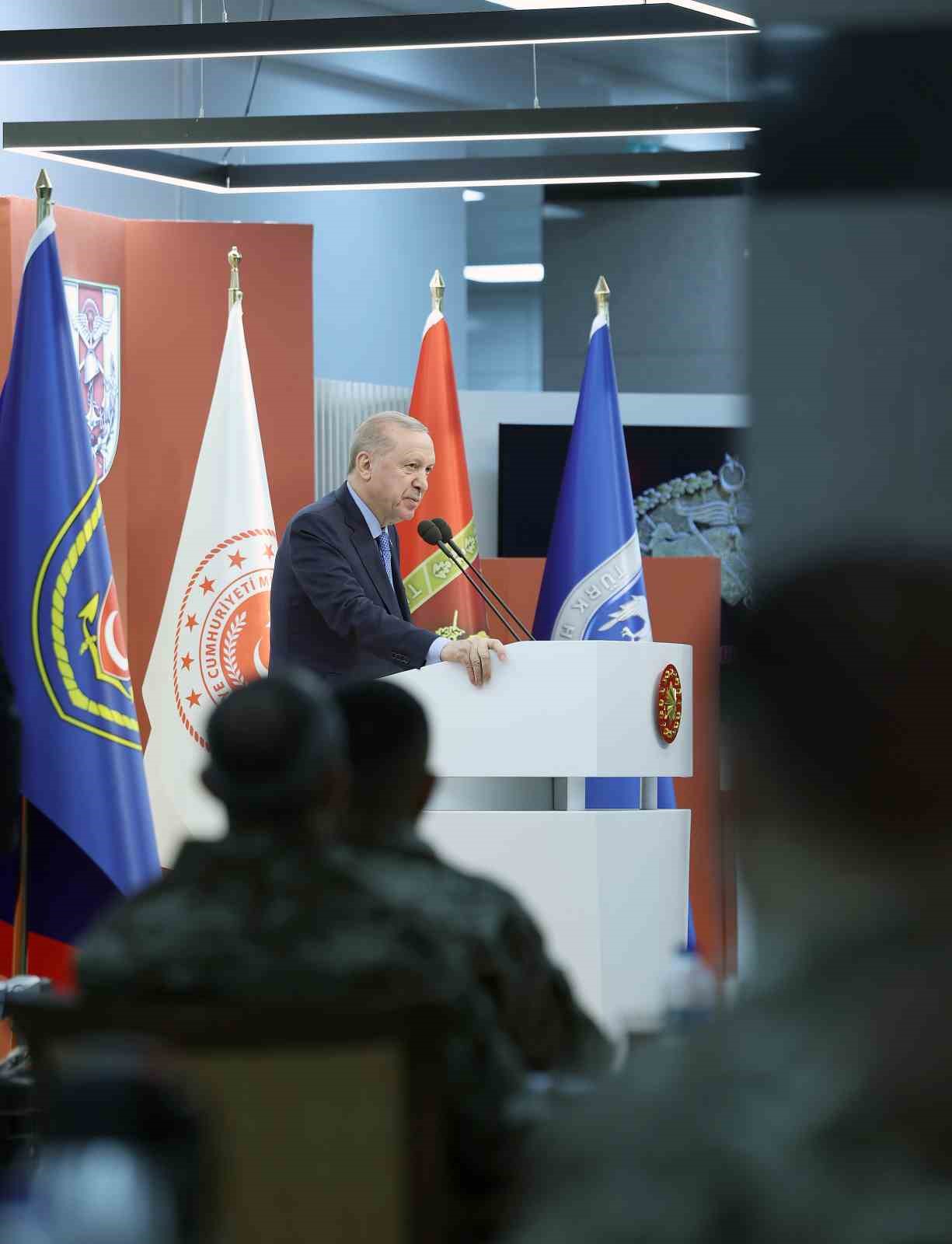 Cumhurbaşkanı Erdoğan: "Bu topraklarda huzur ve barış içinde yaşamak istiyorsak caydırıcılığımızı sürekli arttırmak zorundayız"
Cumhurbaşkanı Erdoğan: "Bu topraklarda huzur ve barış içinde yaşamak istiyorsak caydırıcılığımızı sürekli arttırmak zorundayız"