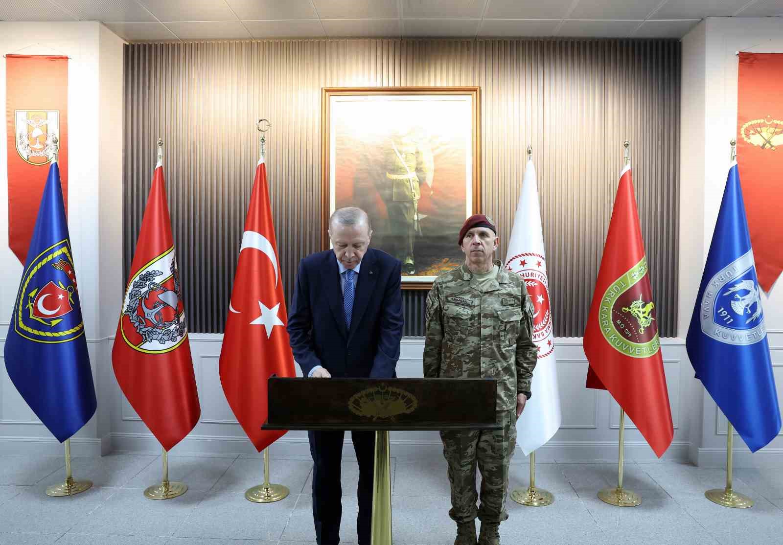 Cumhurbaşkanı Erdoğan: "Bu topraklarda huzur ve barış içinde yaşamak istiyorsak caydırıcılığımızı sürekli arttırmak zorundayız"
Cumhurbaşkanı Erdoğan: "Bu topraklarda huzur ve barış içinde yaşamak istiyorsak caydırıcılığımızı sürekli arttırmak zorundayız"