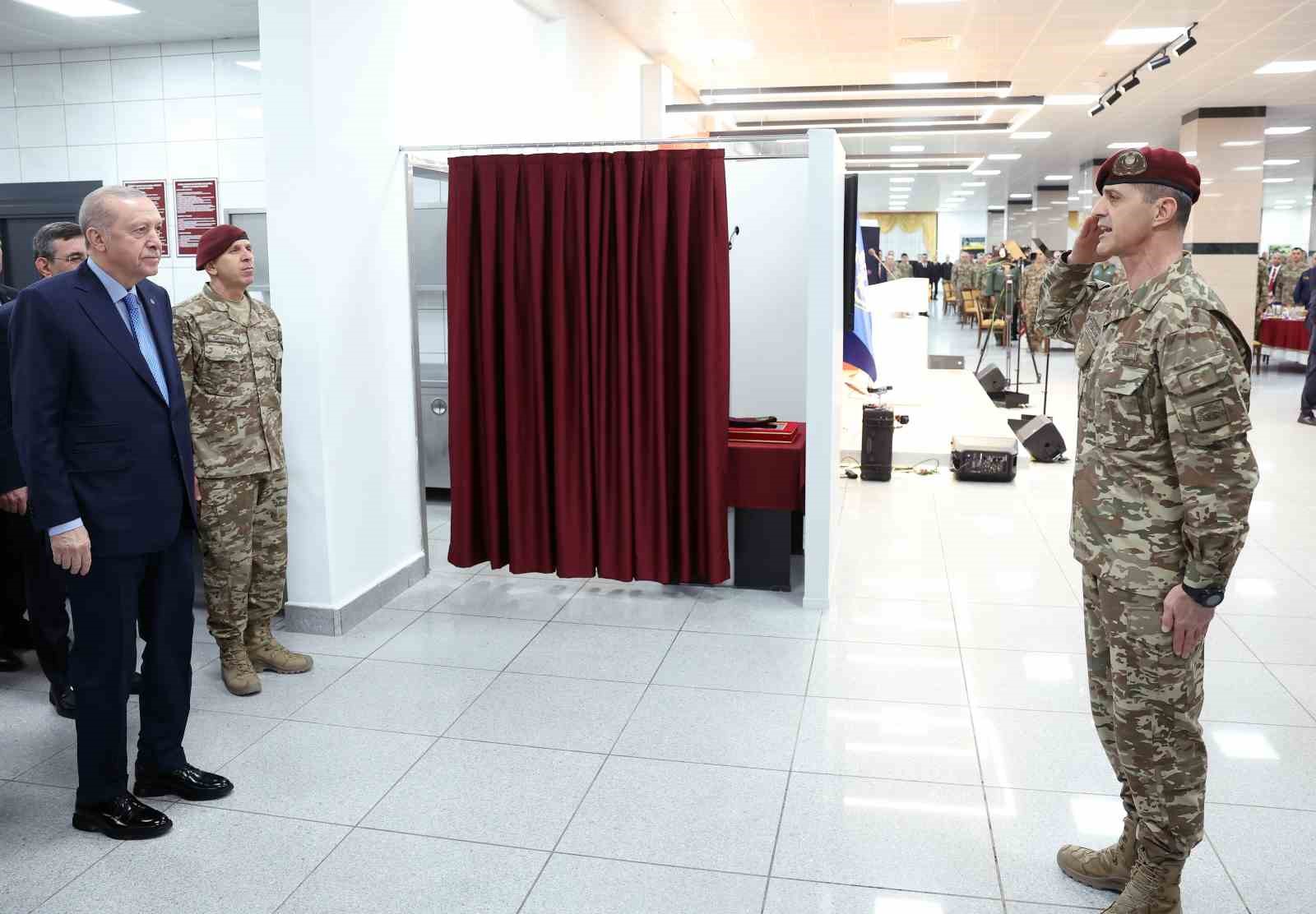 Cumhurbaşkanı Erdoğan: "Bu topraklarda huzur ve barış içinde yaşamak istiyorsak caydırıcılığımızı sürekli arttırmak zorundayız"
Cumhurbaşkanı Erdoğan: "Bu topraklarda huzur ve barış içinde yaşamak istiyorsak caydırıcılığımızı sürekli arttırmak zorundayız"