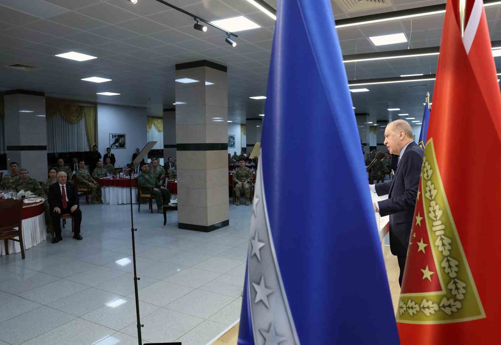 Cumhurbaşkanı Erdoğan: "Bu topraklarda huzur ve barış içinde yaşamak istiyorsak caydırıcılığımızı sürekli arttırmak zorundayız"
Cumhurbaşkanı Erdoğan: "Bu topraklarda huzur ve barış içinde yaşamak istiyorsak caydırıcılığımızı sürekli arttırmak zorundayız"