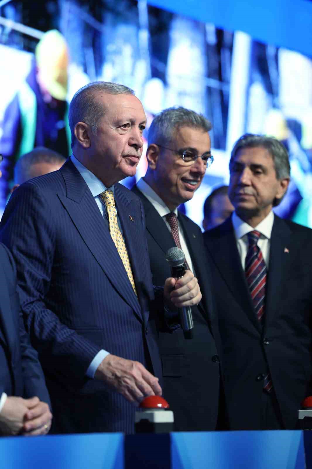 Cumhurbaşkanı Erdoğan, Cerrahpaşa Tıp Fakültesi Hastanesi inşaatında inceleme yaptı
