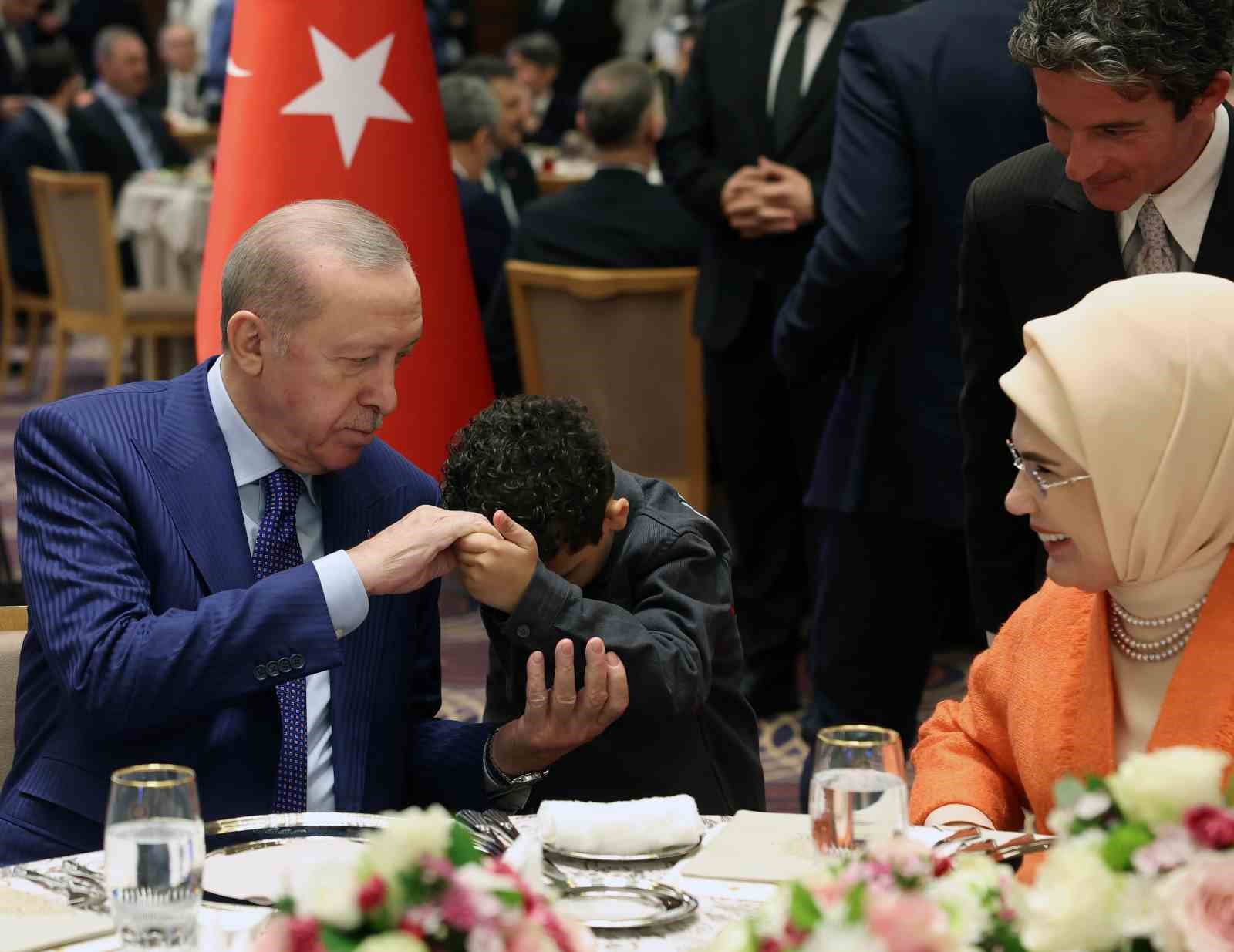 Cumhurbaşkanı Erdoğan: "Diplomasi ve diyalog adil ve kalıcı bir barışa giden en güvenli yoldur"
