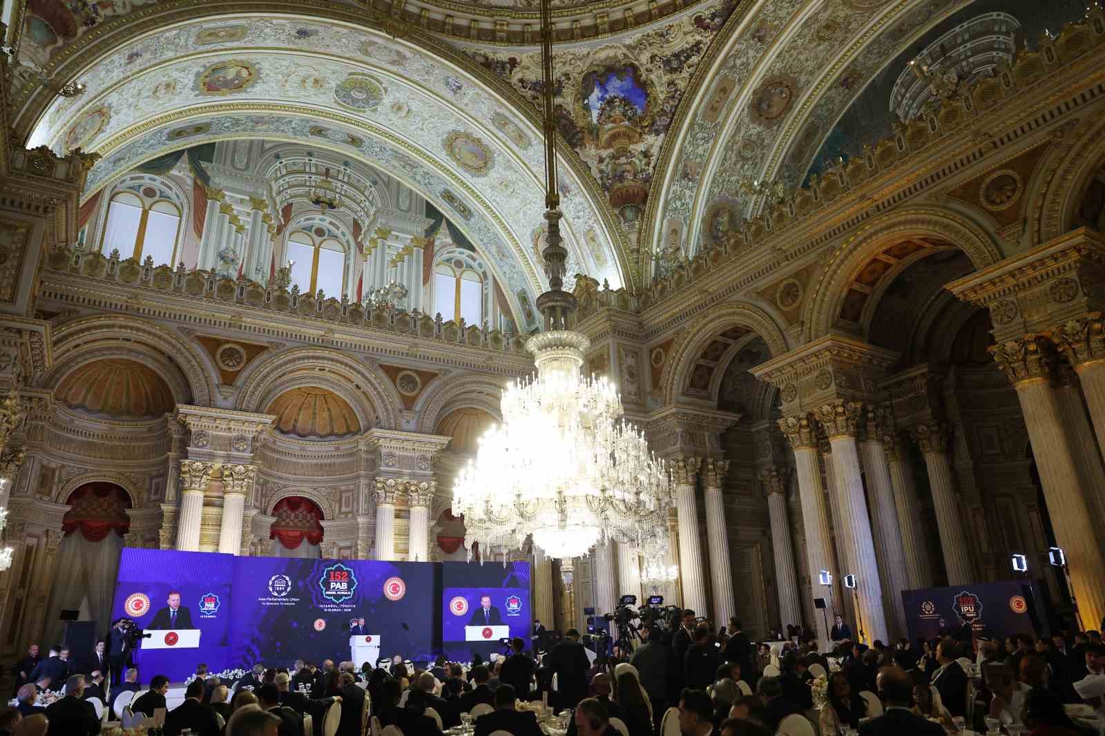 Cumhurbaşkanı Erdoğan: "Diplomasi ve müzakerenin yerini füze ve bombaların aldığı böyle bir ortamda kimse güvende değildir"
