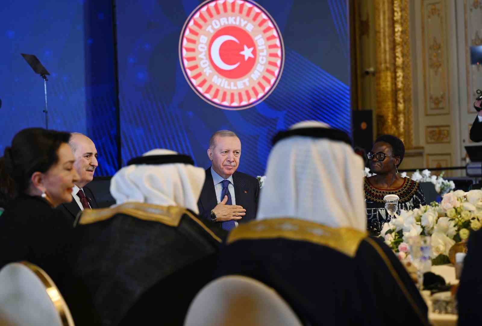 Cumhurbaşkanı Erdoğan: "Diplomasi ve müzakerenin yerini füze ve bombaların aldığı böyle bir ortamda kimse güvende değildir"
