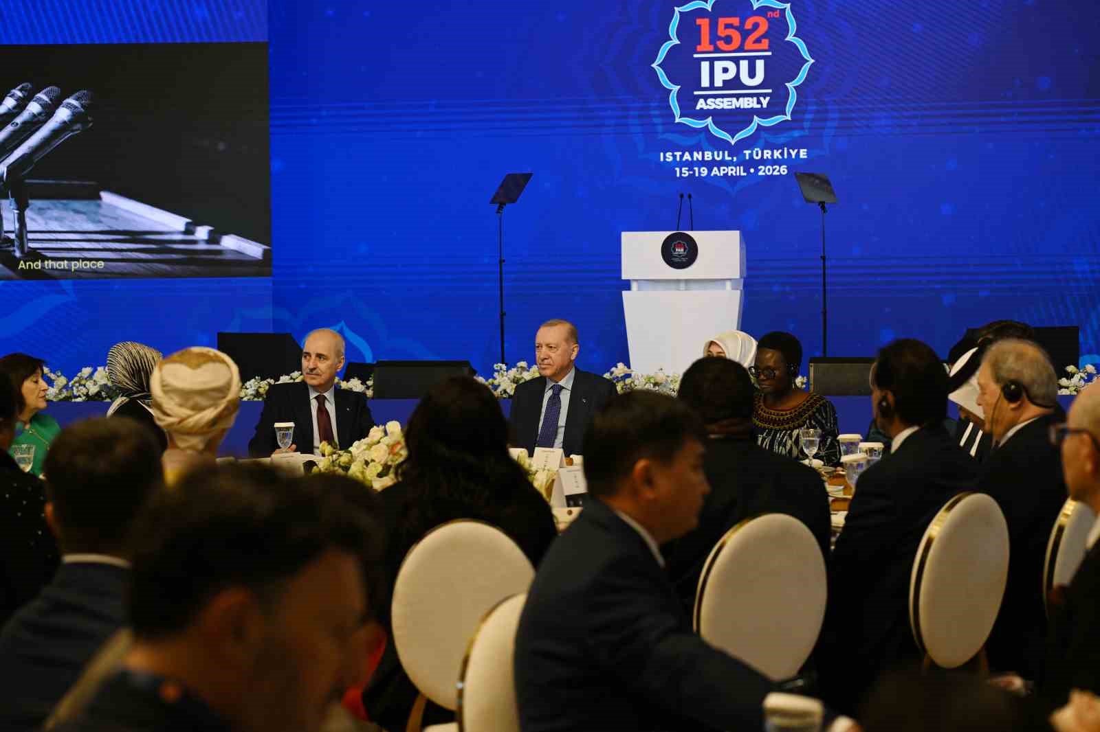 Cumhurbaşkanı Erdoğan: "Diplomasi ve müzakerenin yerini füze ve bombaların aldığı böyle bir ortamda kimse güvende değildir"
