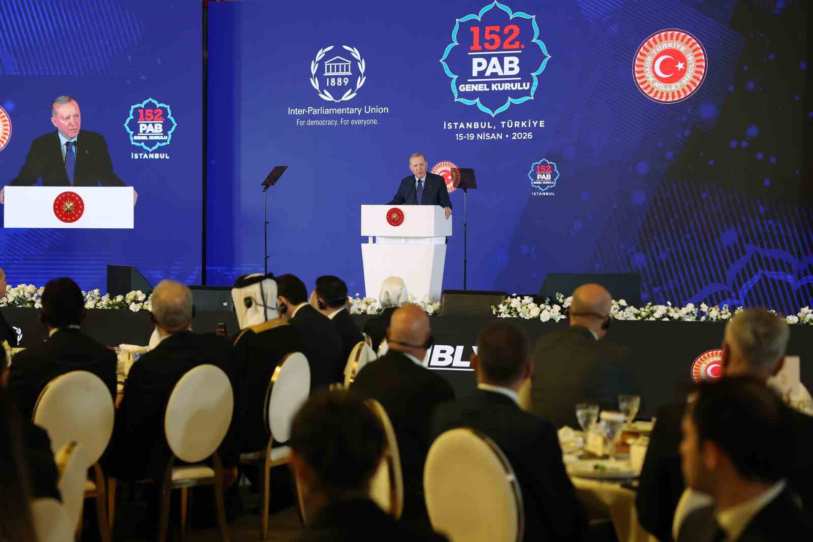 Cumhurbaşkanı Erdoğan: "Diplomasi ve müzakerenin yerini füze ve bombaların aldığı böyle bir ortamda kimse güvende değildir"
