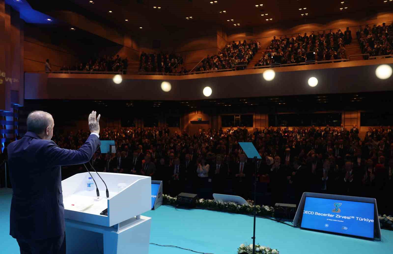 Cumhurbaşkanı Erdoğan "Dünyamız teknolojinin ve yapay zekanın öncülüğünü yaptığı keskin bir dönüşüm sürecinden geçiyor"
