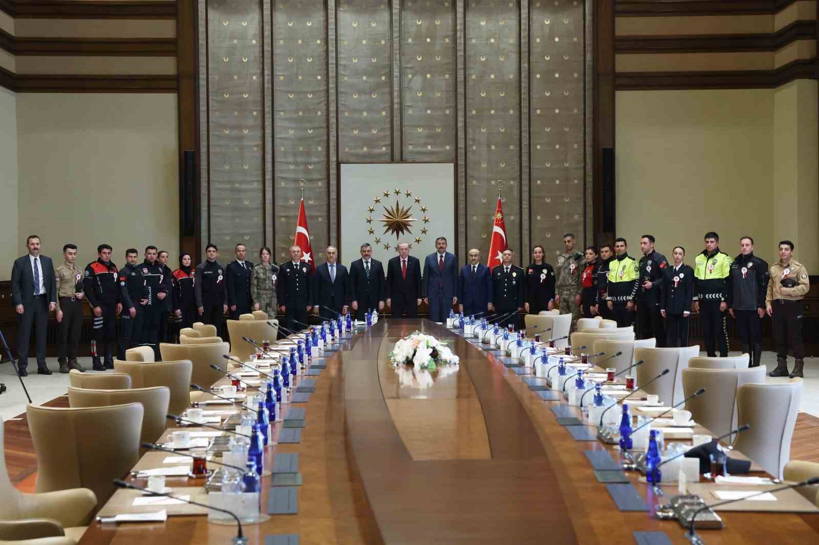 Cumhurbaşkanı Erdoğan: "Emniyet teşkilatımız, suç ve suçluların tamamına karşı gözünü kırpmadan mücadele ediyor"
