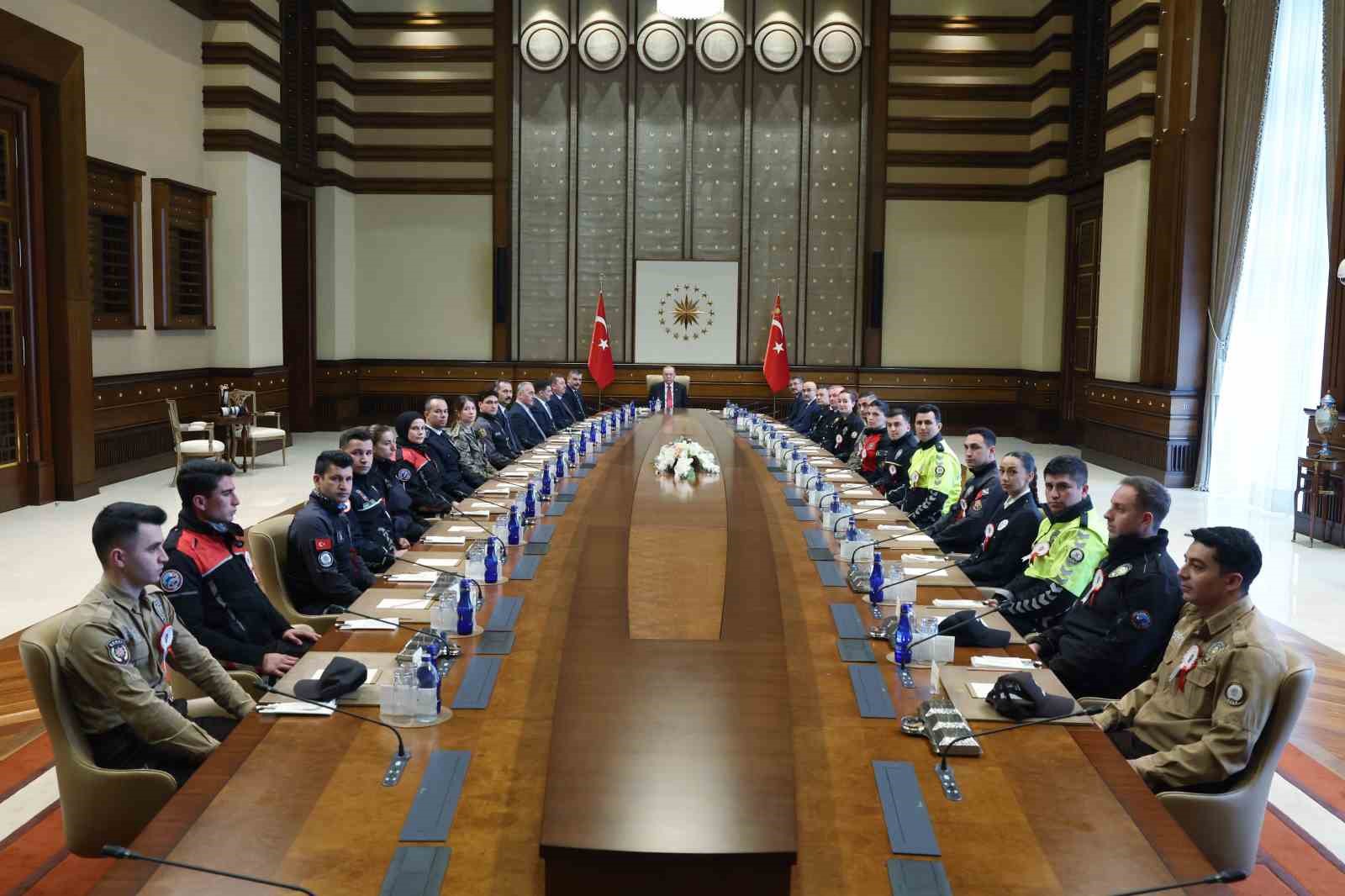 Cumhurbaşkanı Erdoğan: "Emniyet teşkilatımız, suç ve suçluların tamamına karşı gözünü kırpmadan mücadele ediyor"
