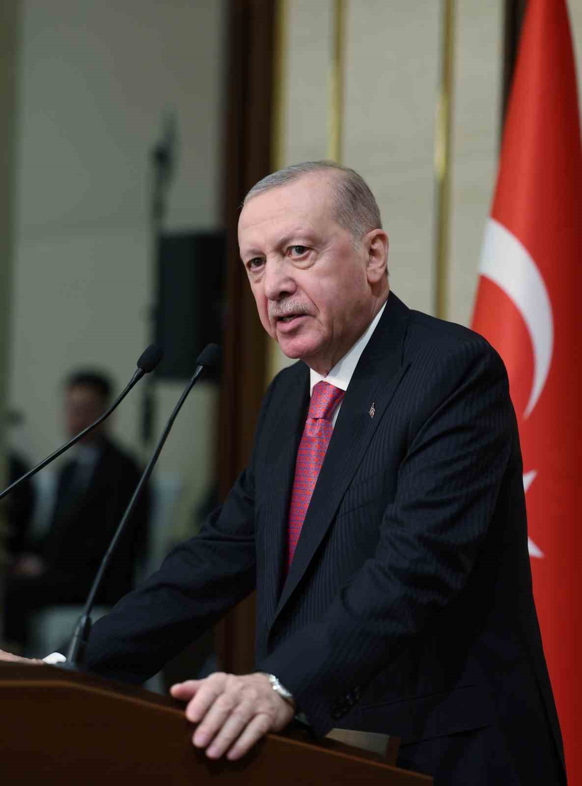 Cumhurbaşkanı Erdoğan: "Eski Türkiye’nin imtiyazlılarının, çatışma ve gerilimden beslenenlerin aranıza nifak sokmasına müsaade etmeyin"
