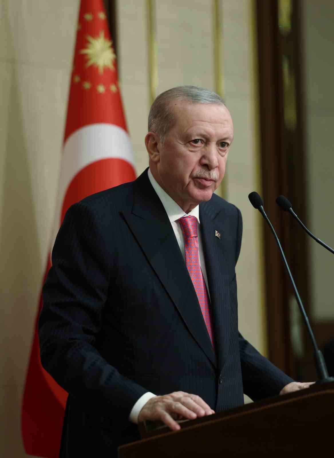 Cumhurbaşkanı Erdoğan: "Eski Türkiye’nin imtiyazlılarının, çatışma ve gerilimden beslenenlerin aranıza nifak sokmasına müsaade etmeyin"
