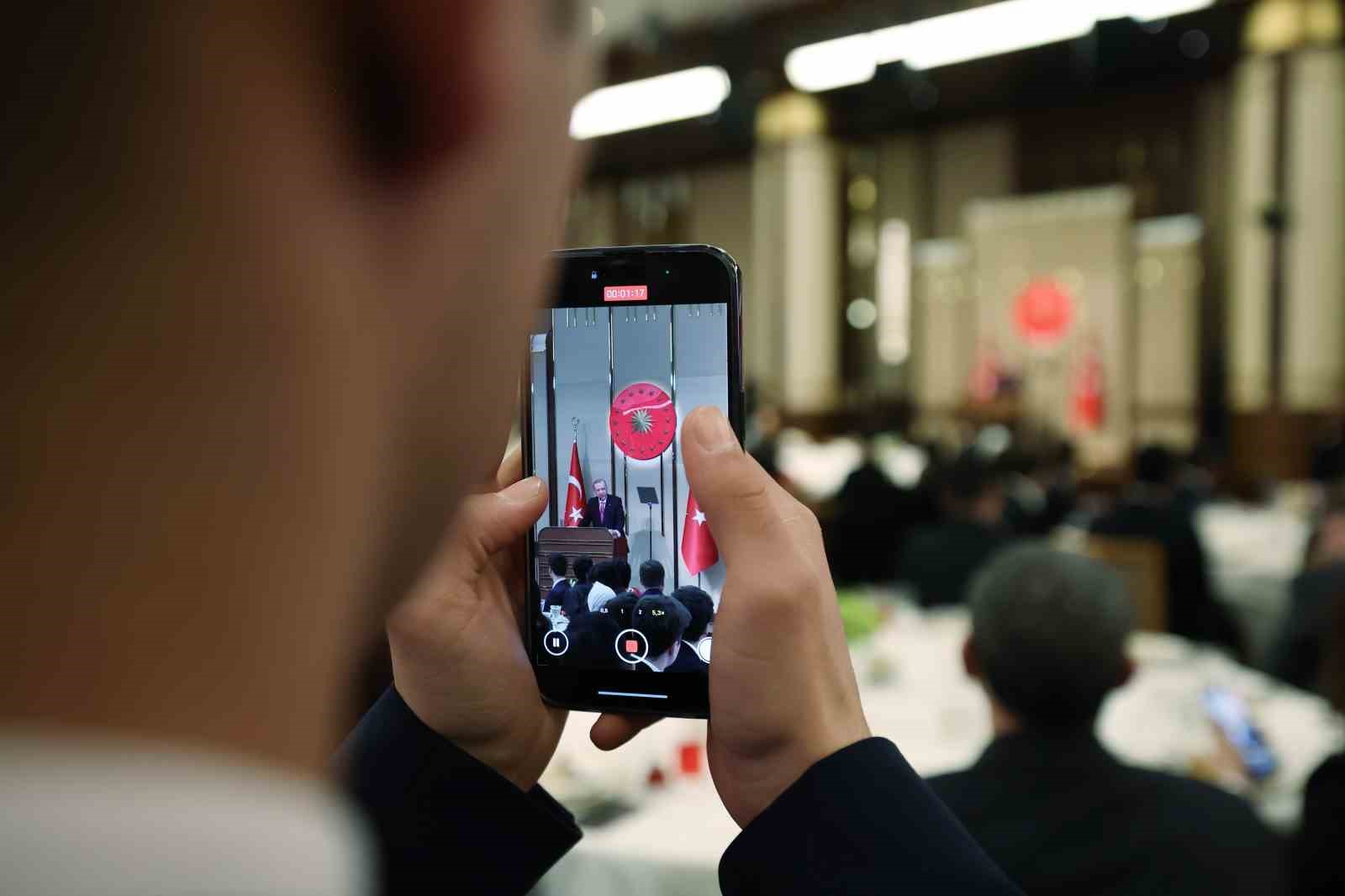 Cumhurbaşkanı Erdoğan: "Eski Türkiye’nin imtiyazlılarının, çatışma ve gerilimden beslenenlerin aranıza nifak sokmasına müsaade etmeyin"
