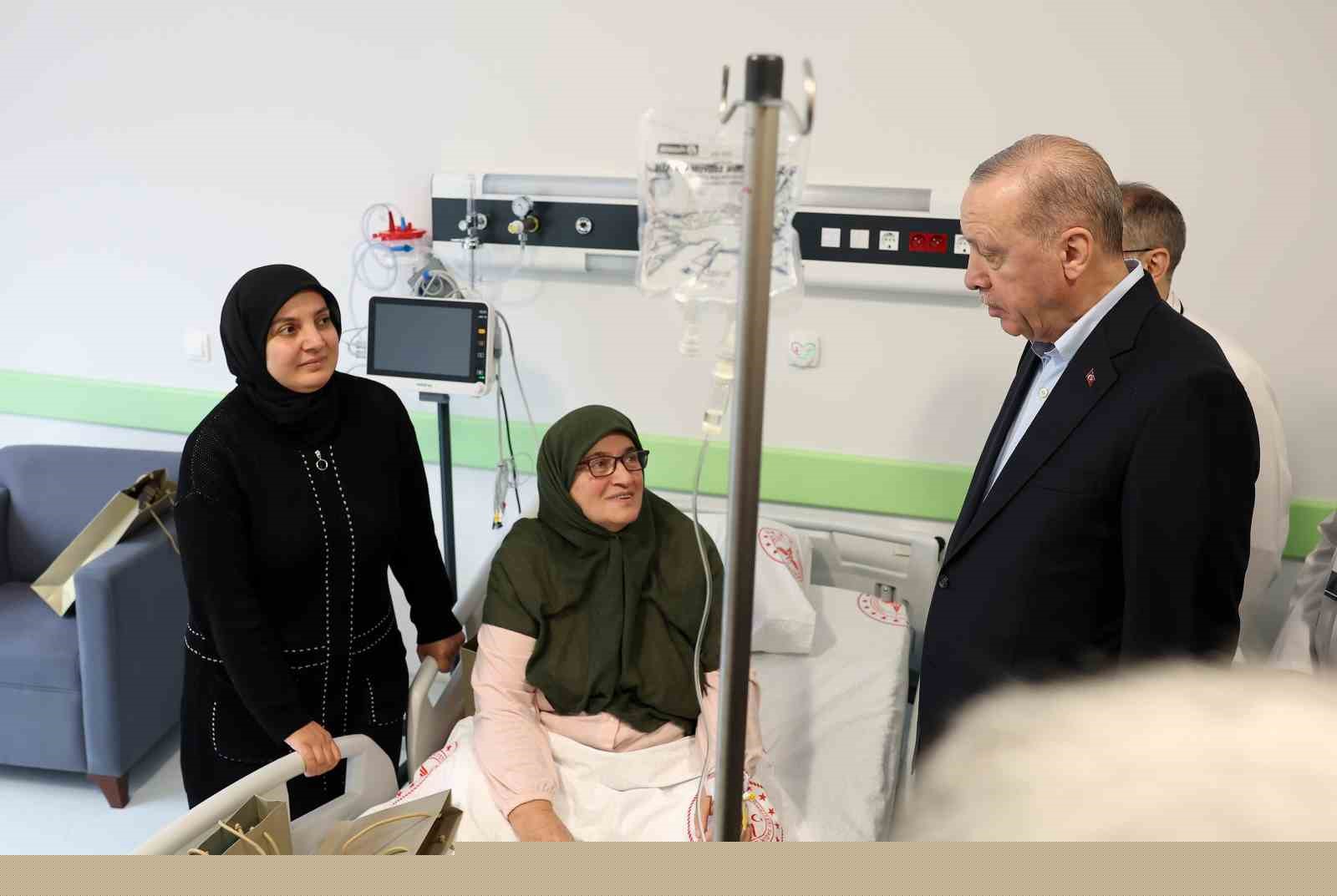 Cumhurbaşkanı Erdoğan: "Etrafımızda füzeler uçuşuyor ama ana muhalefetin umurunda bile değil"
