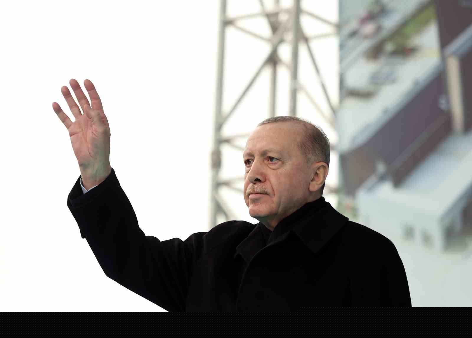 Cumhurbaşkanı Erdoğan: "Etrafımızda füzeler uçuşuyor ama ana muhalefetin umurunda bile değil"
